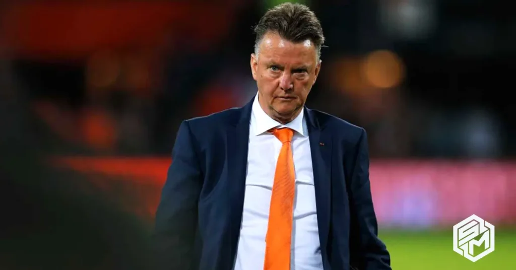 Van Gaal rejects Dortmund job to focus on national team